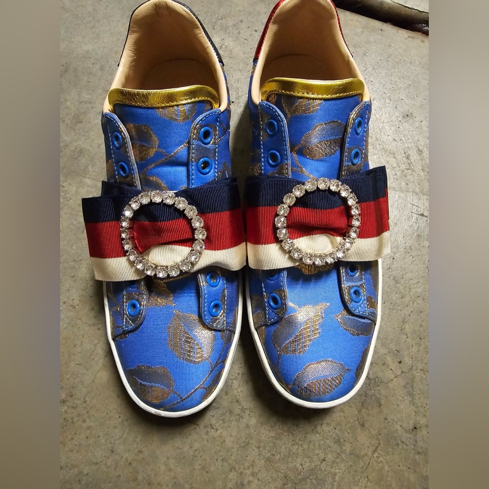 Gucci women sneakers size 37.5 (US 7.5)